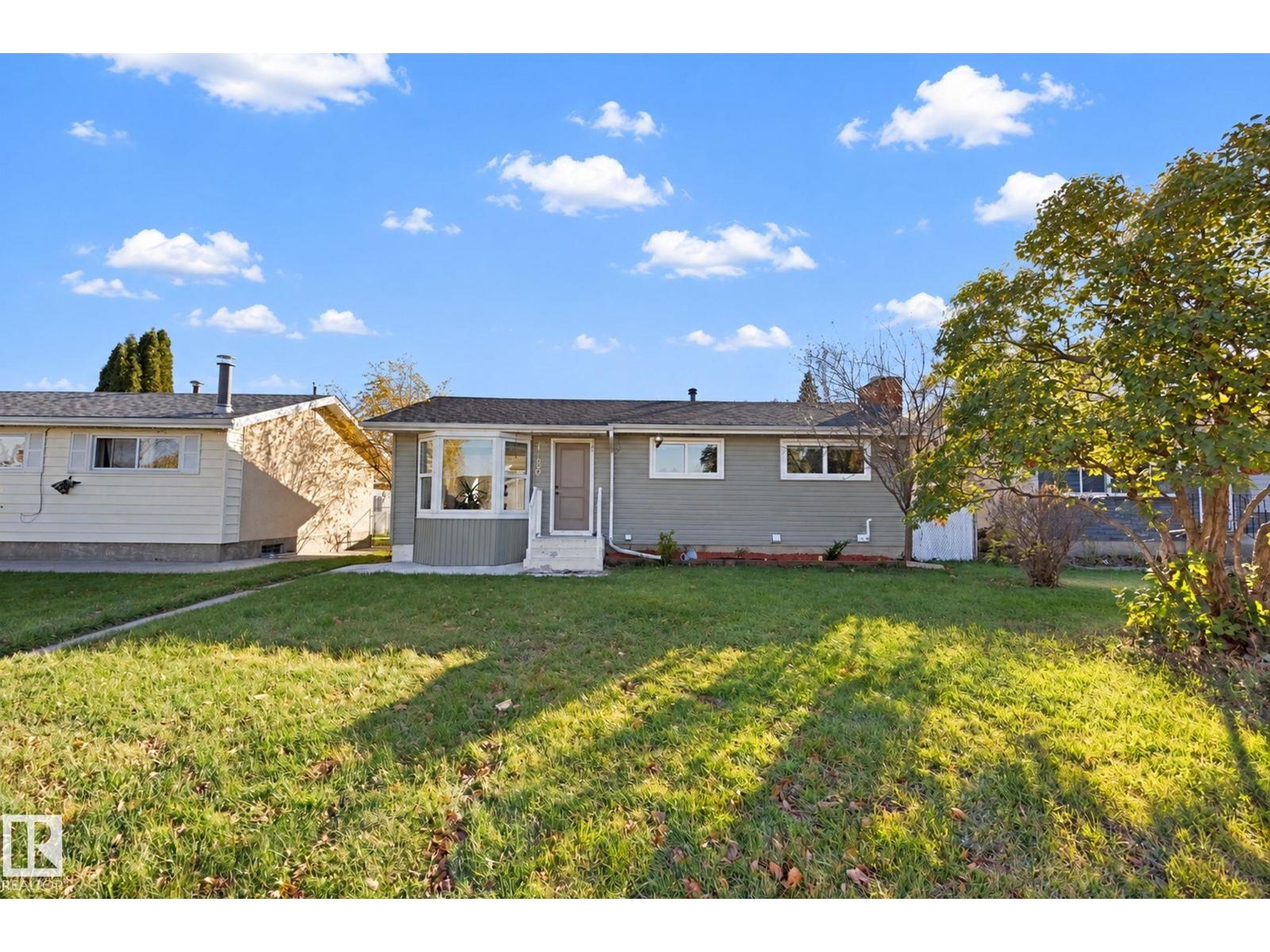 16507 91 AV NW, Edmonton, Alberta, T5R5A3