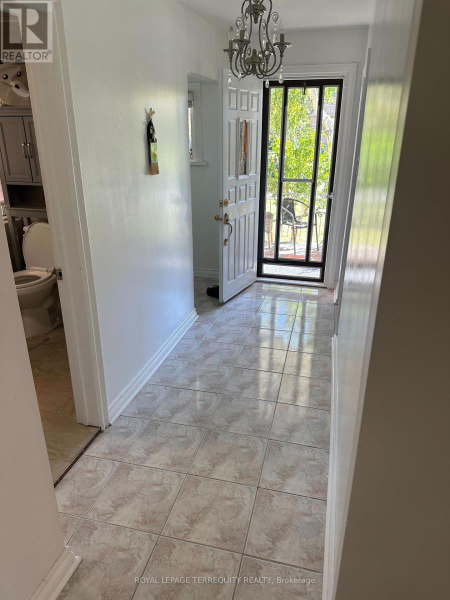 1052 Glengrove Avenue — photo 13