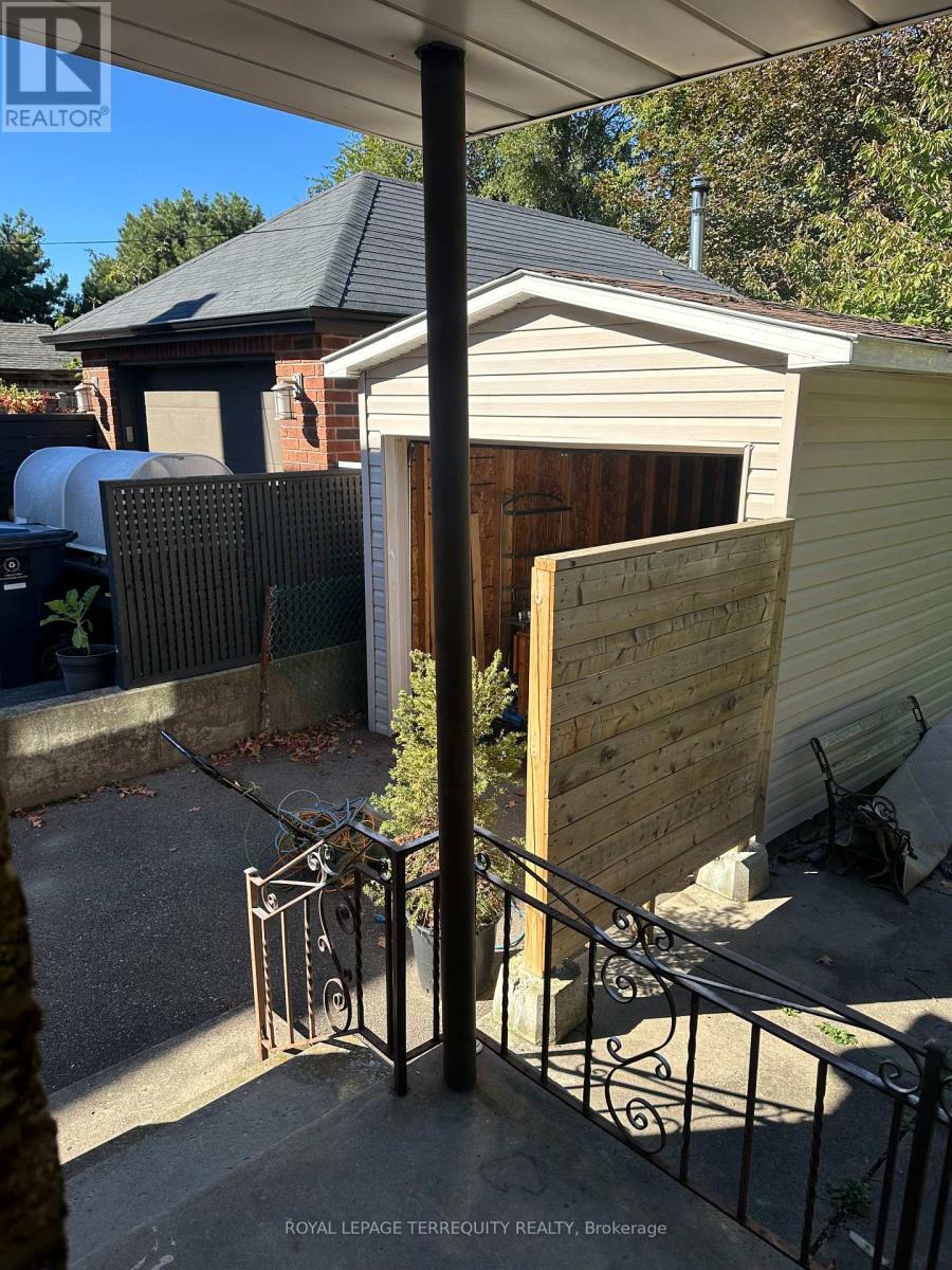 1052 Glengrove Avenue — photo 14