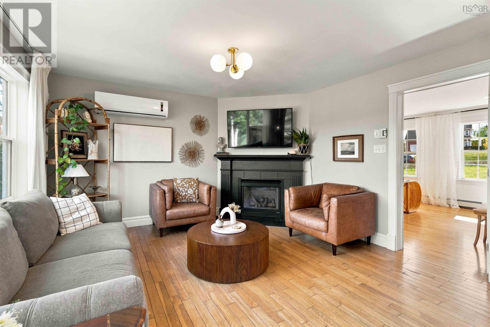 254 Robert Street - 8