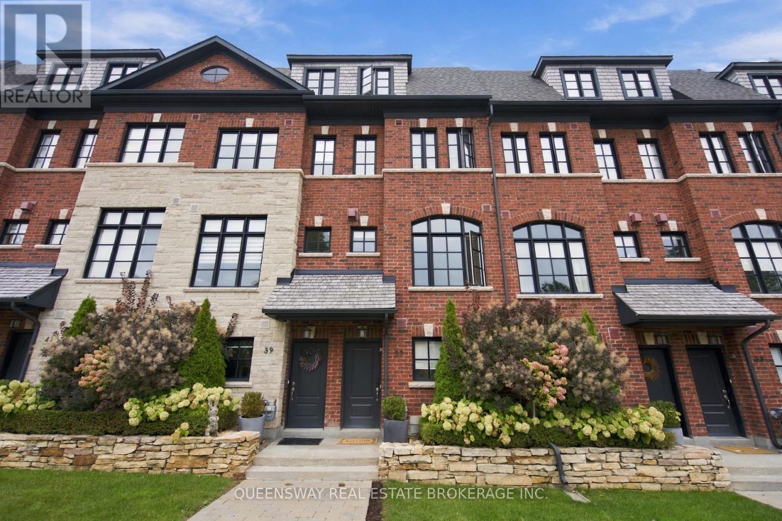 37 Twenty Ninth Street, Toronto, ON photo 2