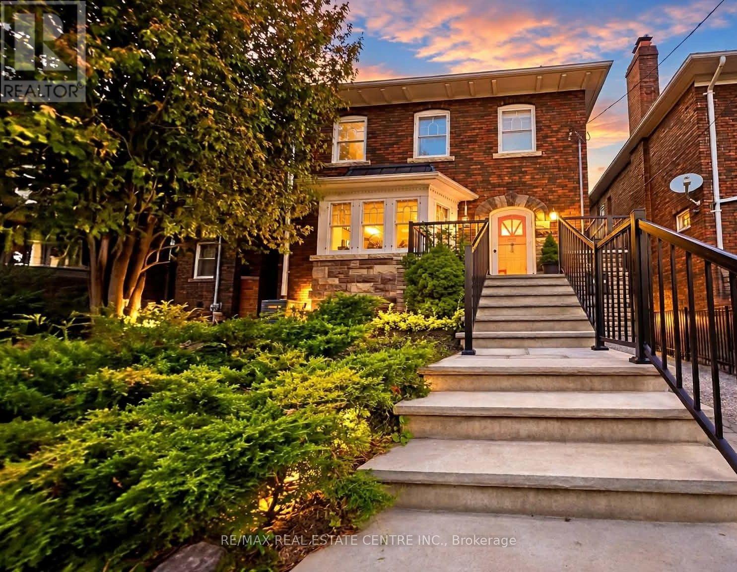Photo of 194 Lawrence Avenue