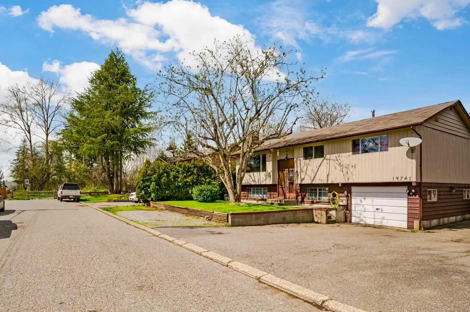 3 Bed, 1 Bath House for Rent in Langley – Main 19741 54A AVENUE, Langley – MLS# R3176363