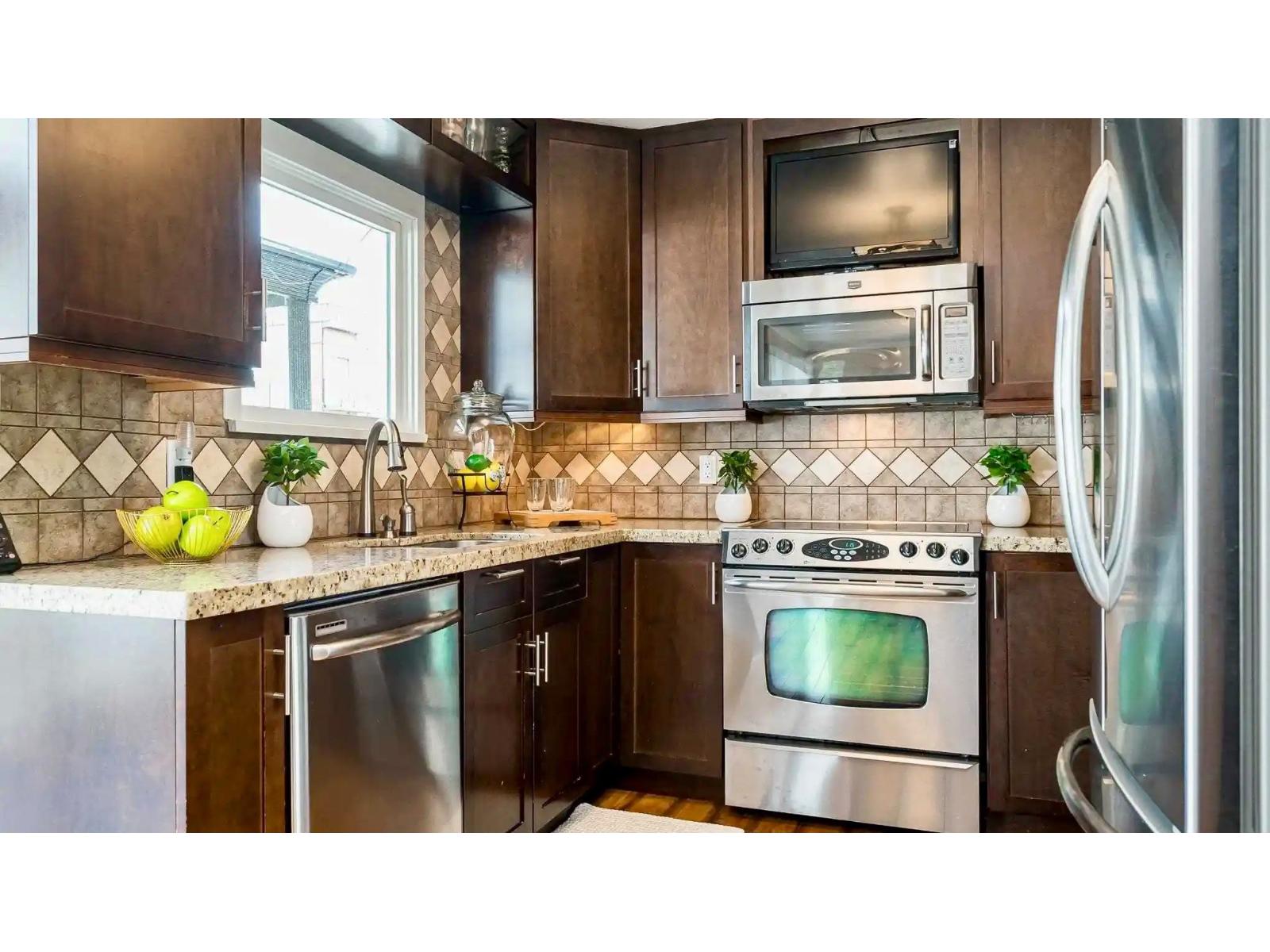 3 Bed, 1 Bath House for Rent in Langley – Main 19741 54A AVENUE, Langley – MLS# R3176363 - Image 12