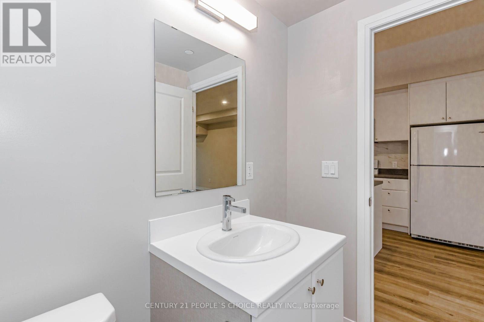 #206 50 HERRICK AVENUE - 36