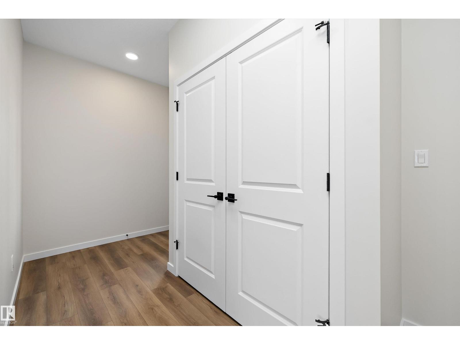 5308 Hawthorn Close SW, Edmonton 4