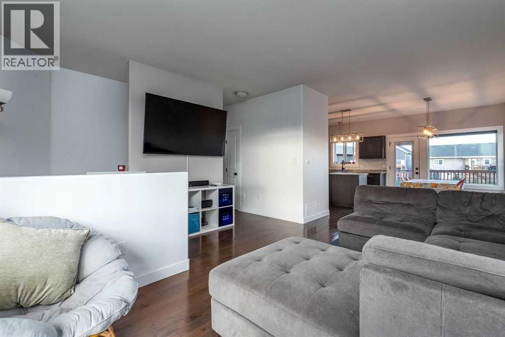 1305 47A Avenue - 8