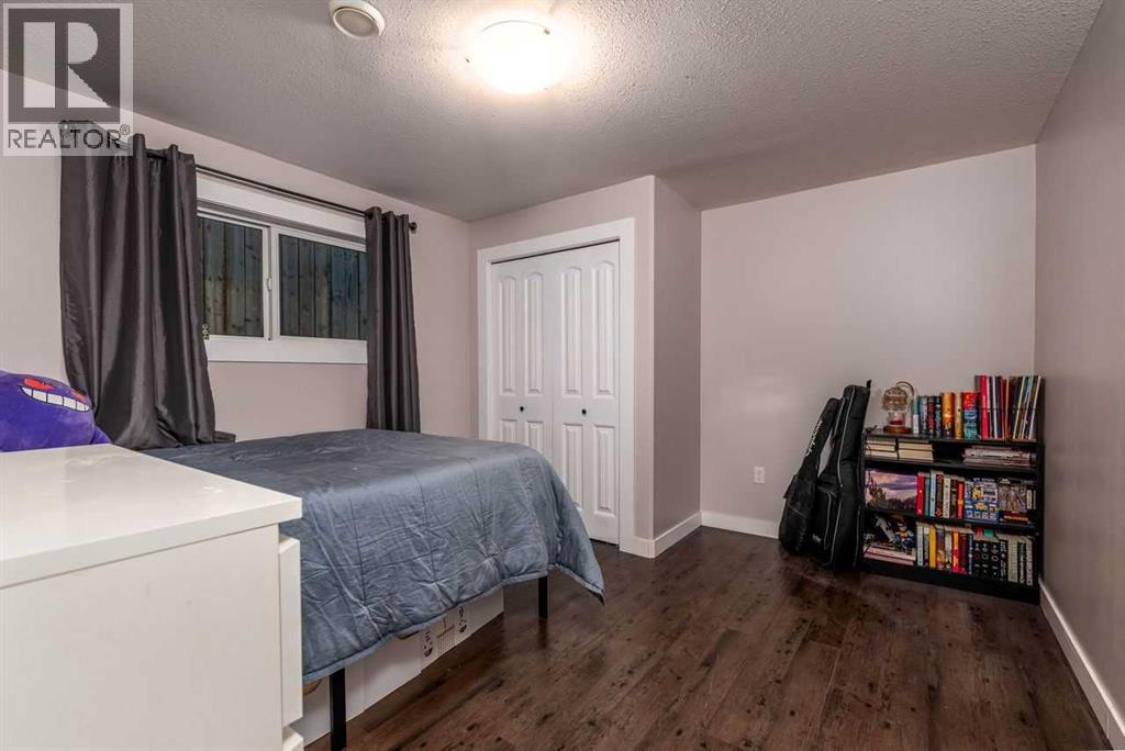 1305 47A Avenue - 25