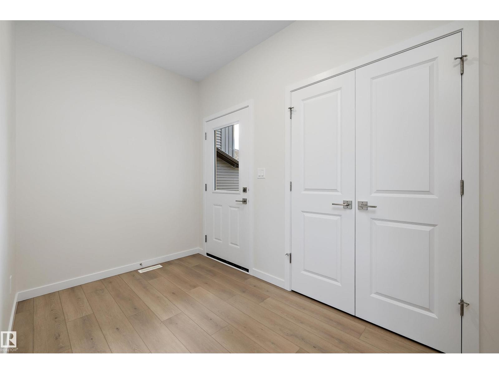 5317 Hawthorn Cl SW photo 3 — MLS® E4479743