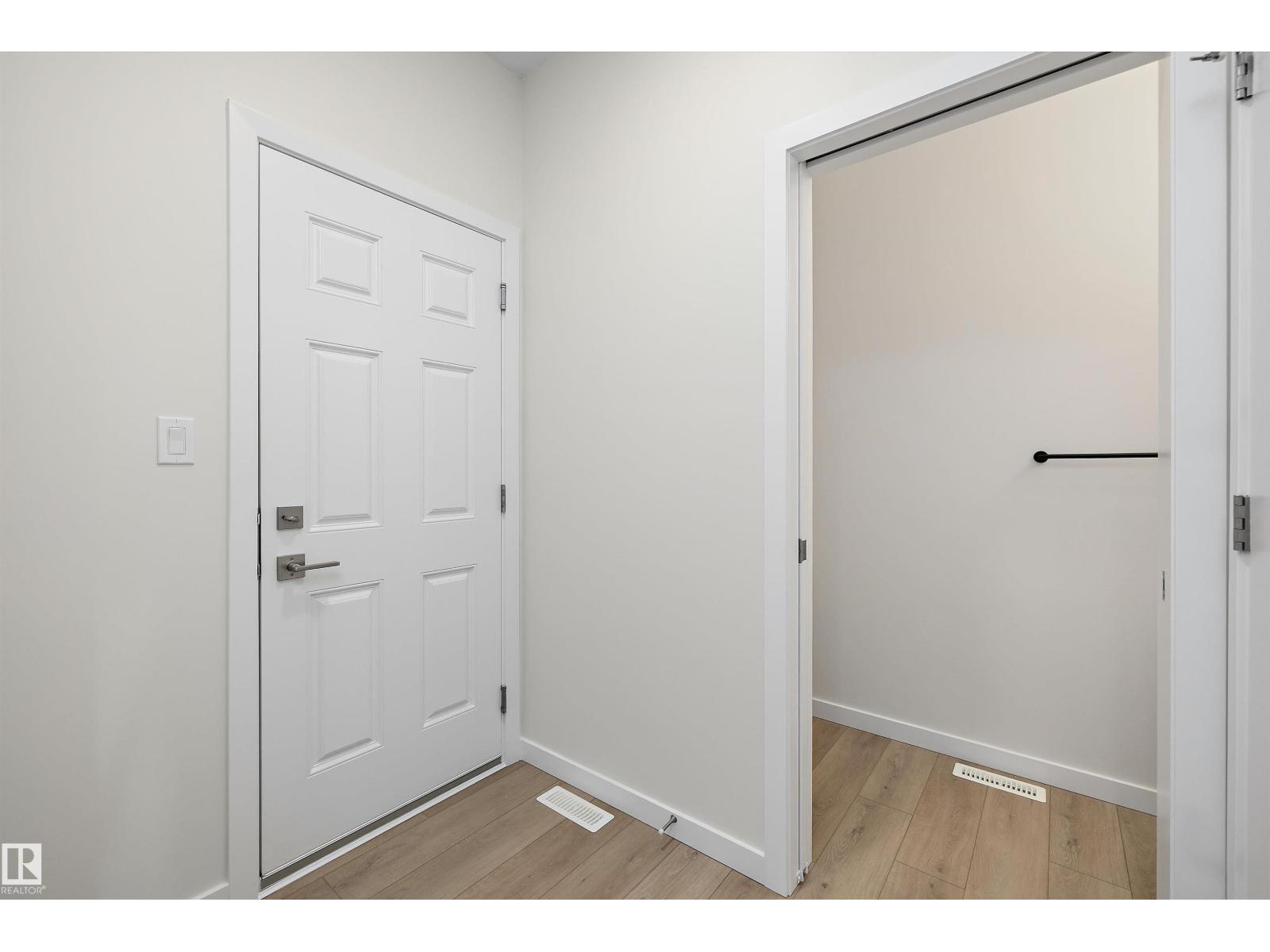 5317 Hawthorn Cl SW photo 5 — MLS® E4479743