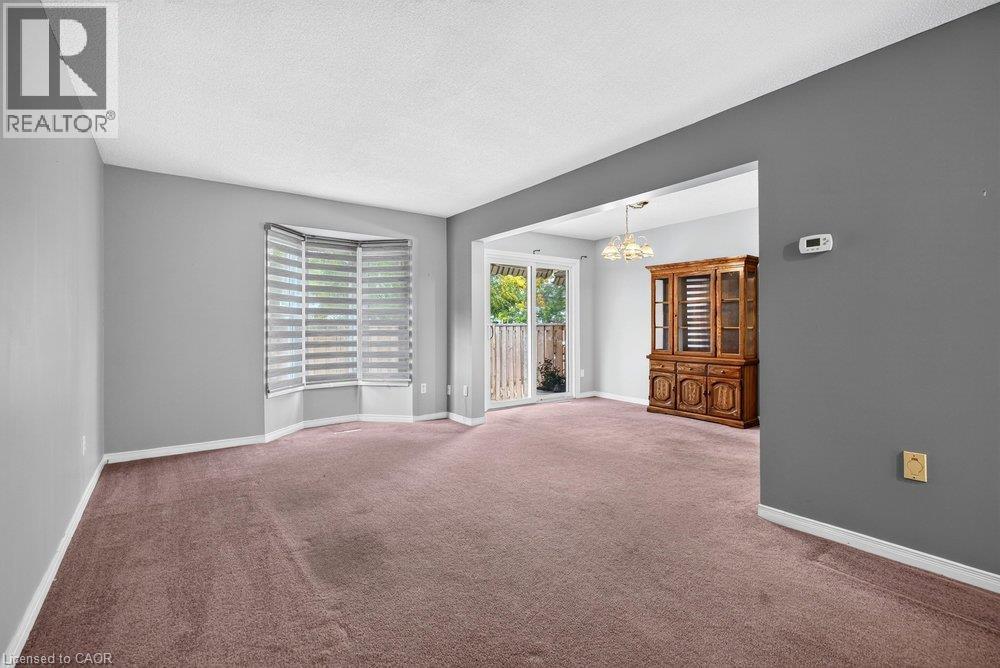 2 Royalwood Court — photo 14