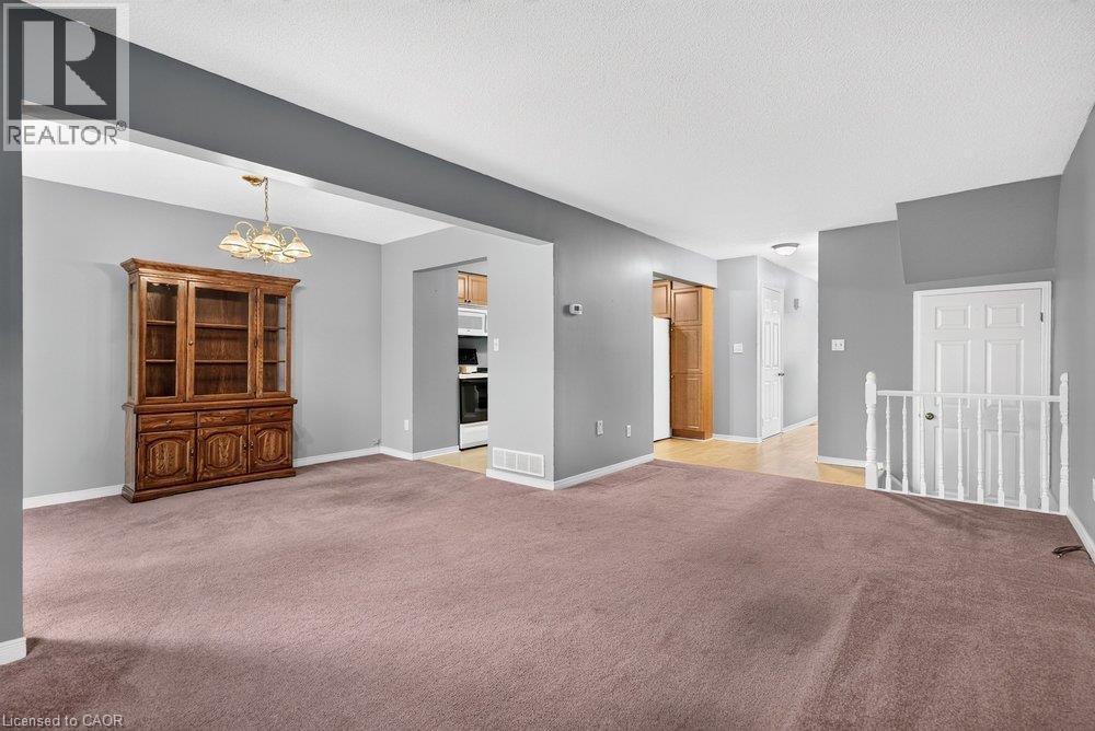 2 Royalwood Court — photo 16