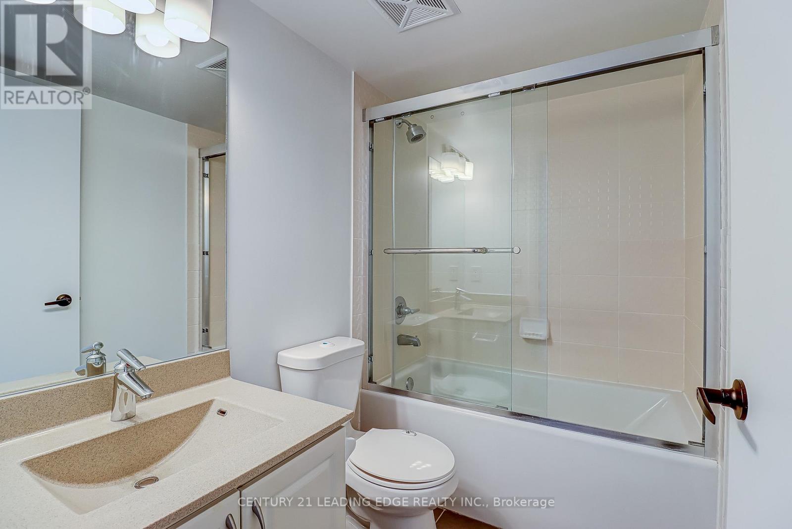 3311- 125 Village Green Square, Toronto, ON photo 11