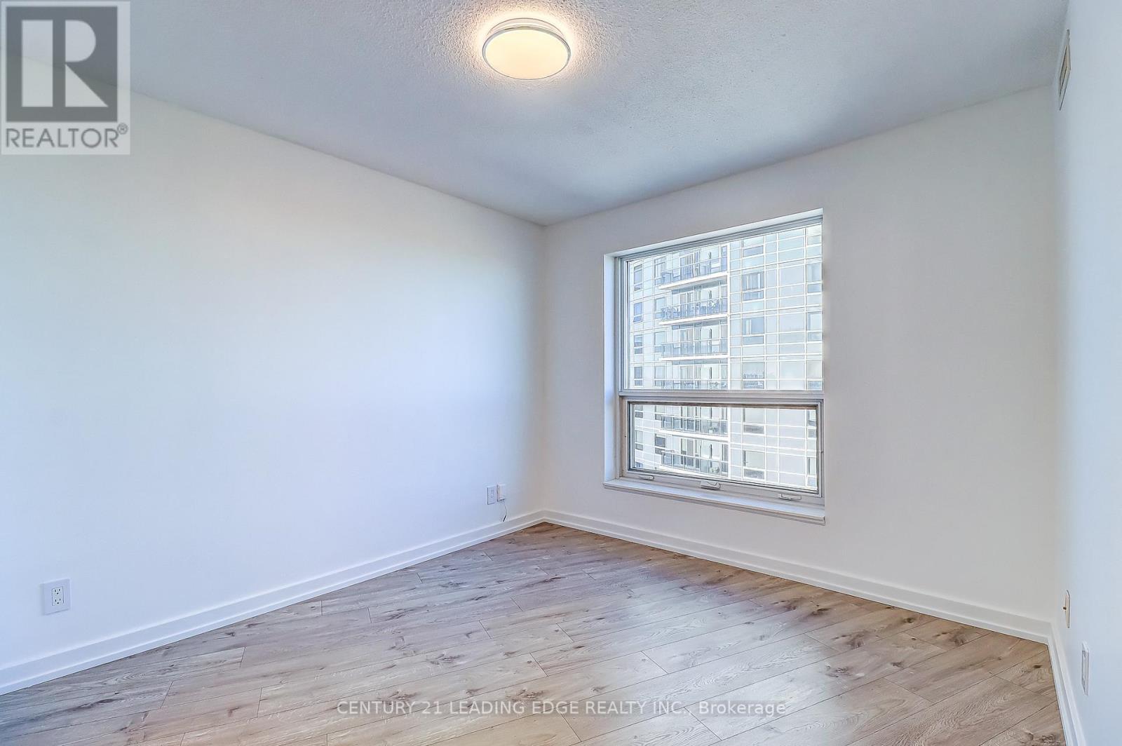 3311- 125 Village Green Square, Toronto, ON photo 25