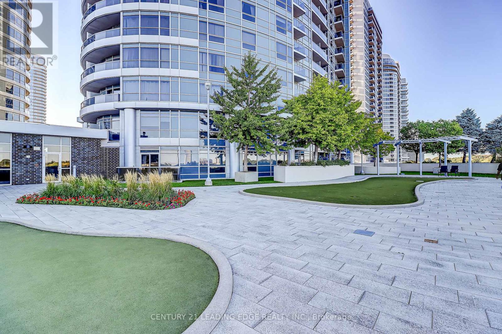 3311- 125 Village Green Square, Toronto, ON photo 3