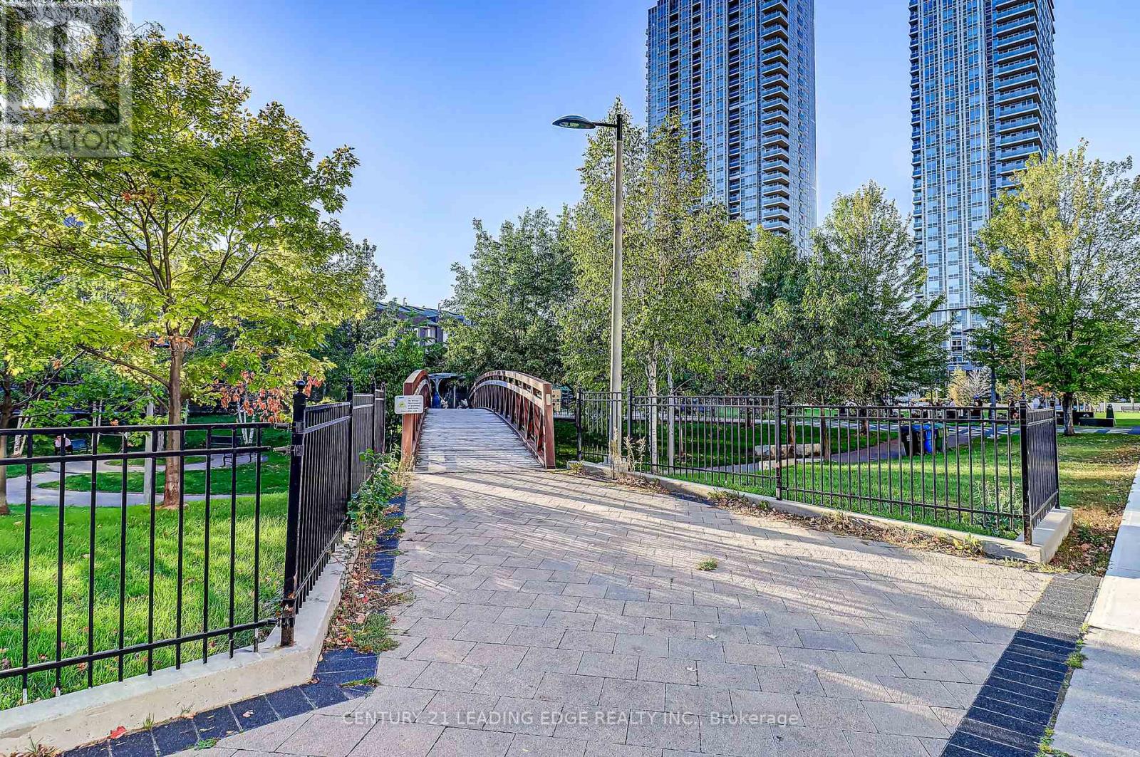 3311- 125 Village Green Square, Toronto, ON photo 4