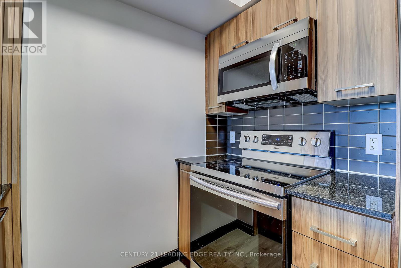 3311- 125 Village Green Square, Toronto, ON photo 8