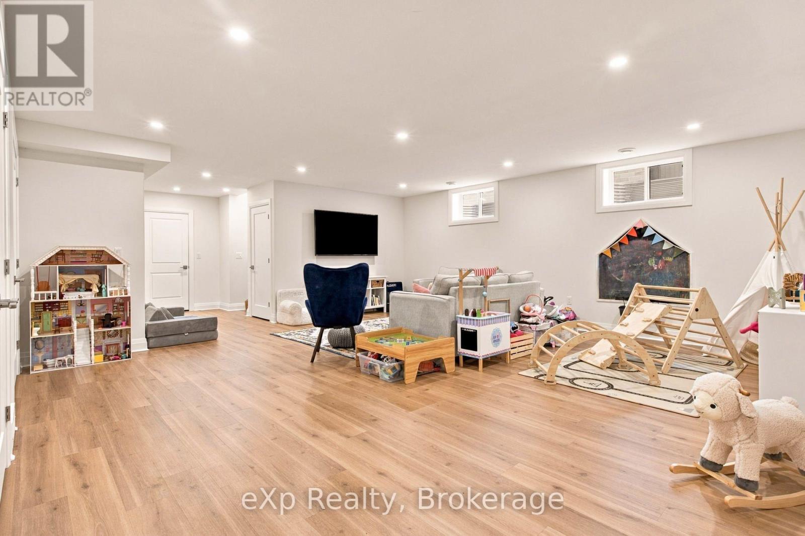 160 Orr Street — photo 37