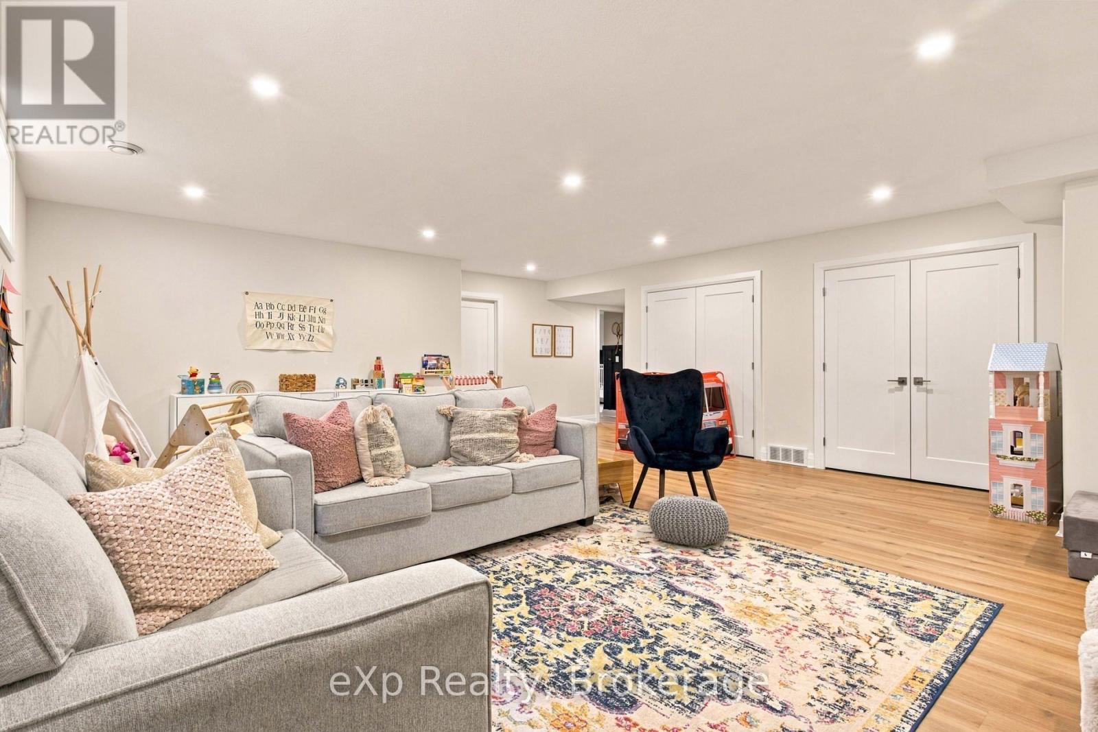 160 Orr Street — photo 20