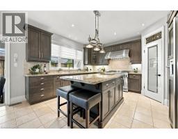 5pc Ensuite bath - 209 Longview Crescent, Kitchener, ON N2P2T4 Photo 14