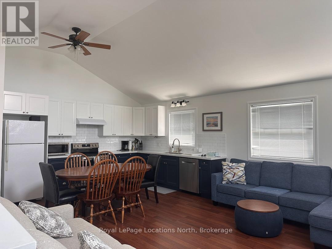 201 SHORE LANE, Wasaga Beach — photo 3