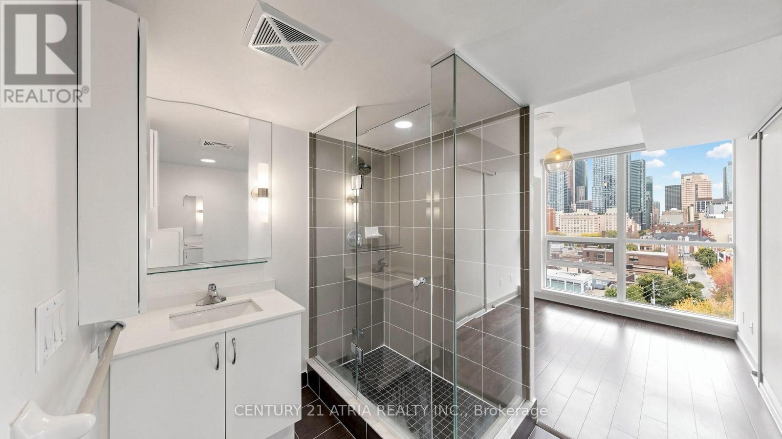 320 Richmond Street East — photo 14