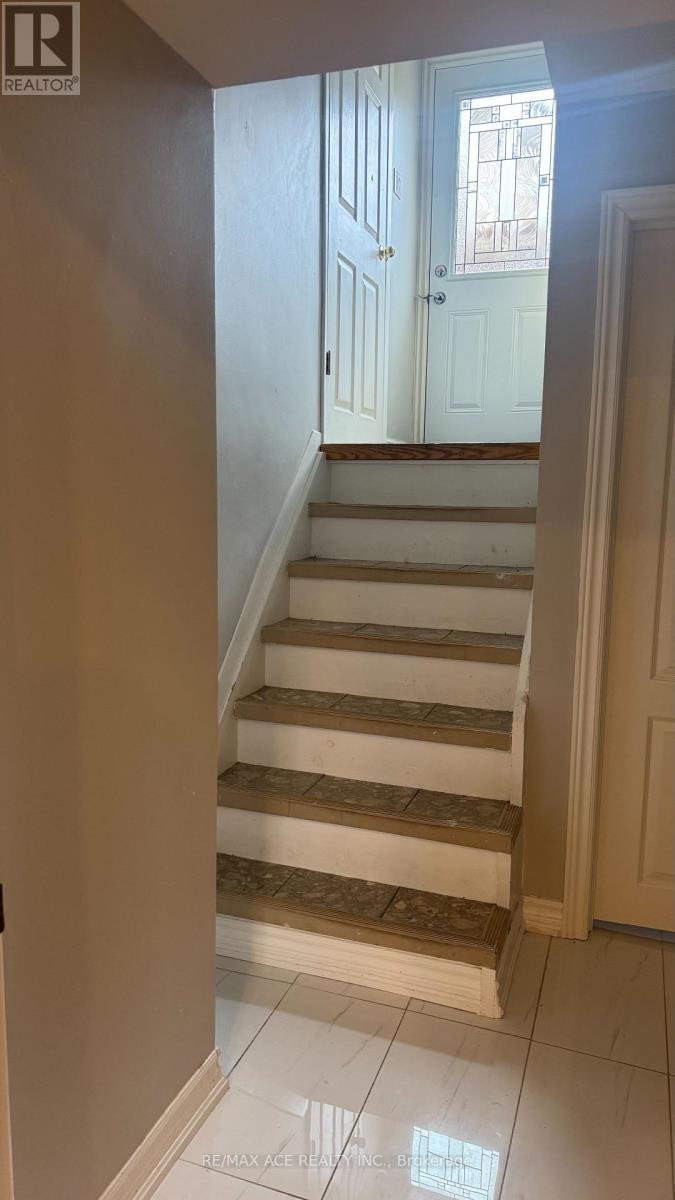 BSMT - 92 FELICITY DRIVE, Toronto (Woburn) — photo 2