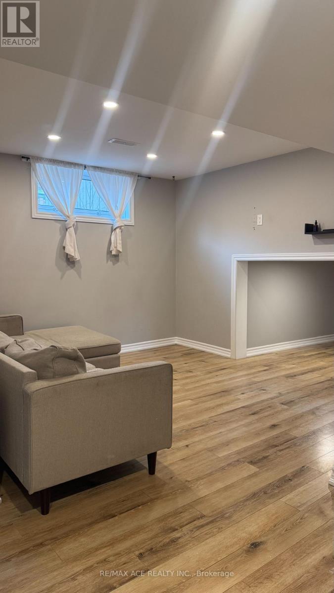 BSMT - 92 FELICITY DRIVE, Toronto (Woburn) — photo 3