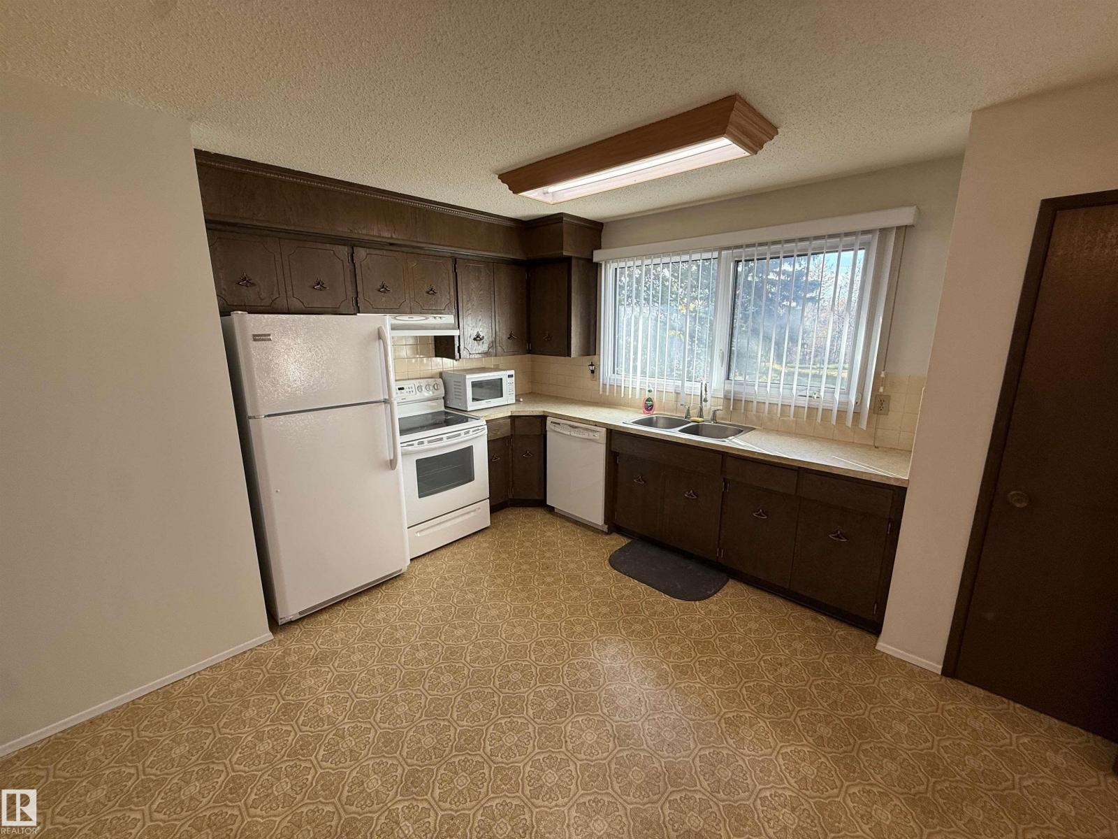 176 Humberstone Road NW, photo 5