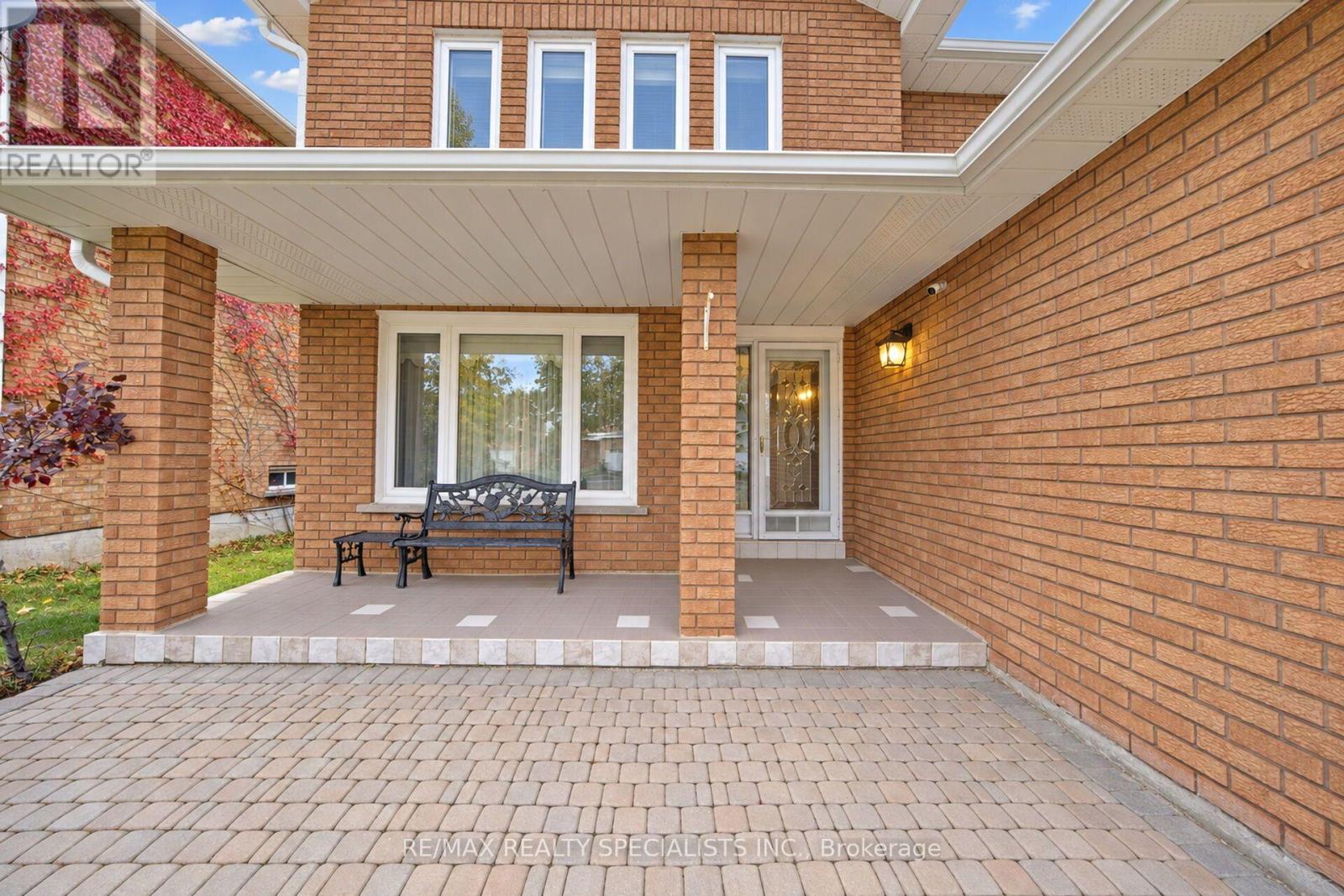 157 SUNFOREST DRIVE, Brampton (Heart Lake West) — photo 2