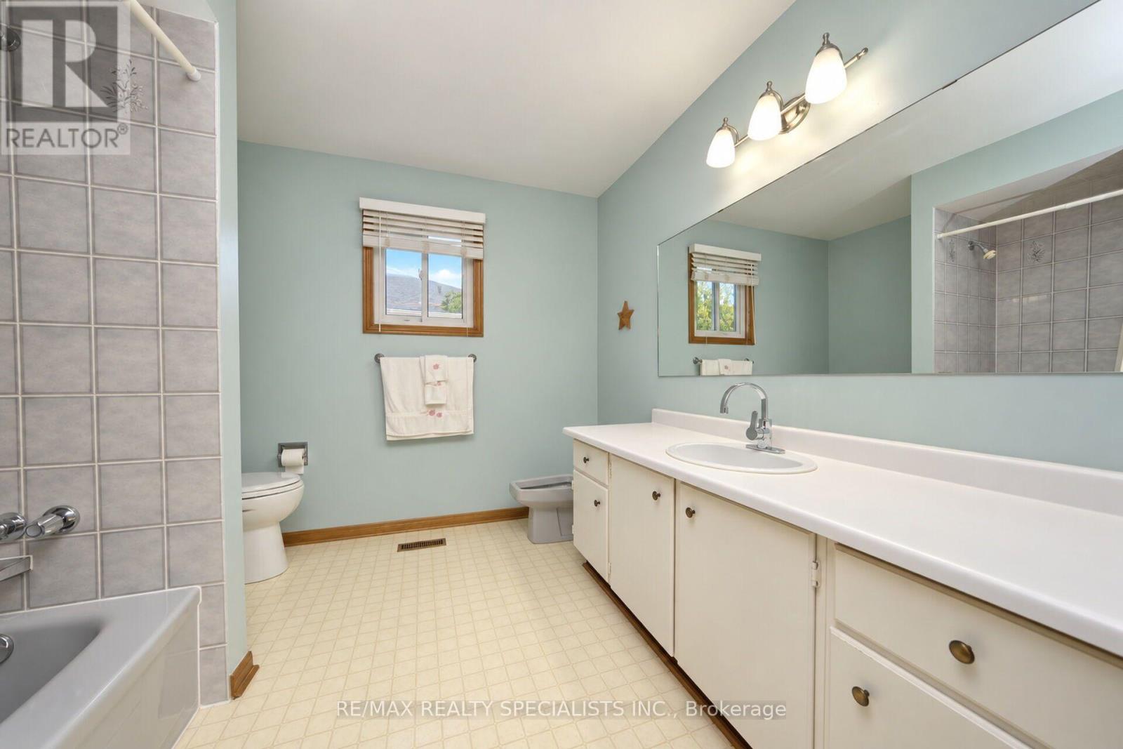 157 Sunforest Drive, Brampton, ON photo 28