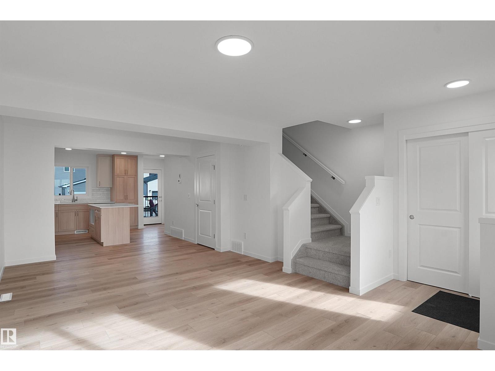 82 Juniper Wd photo 5 — MLS® E4494657