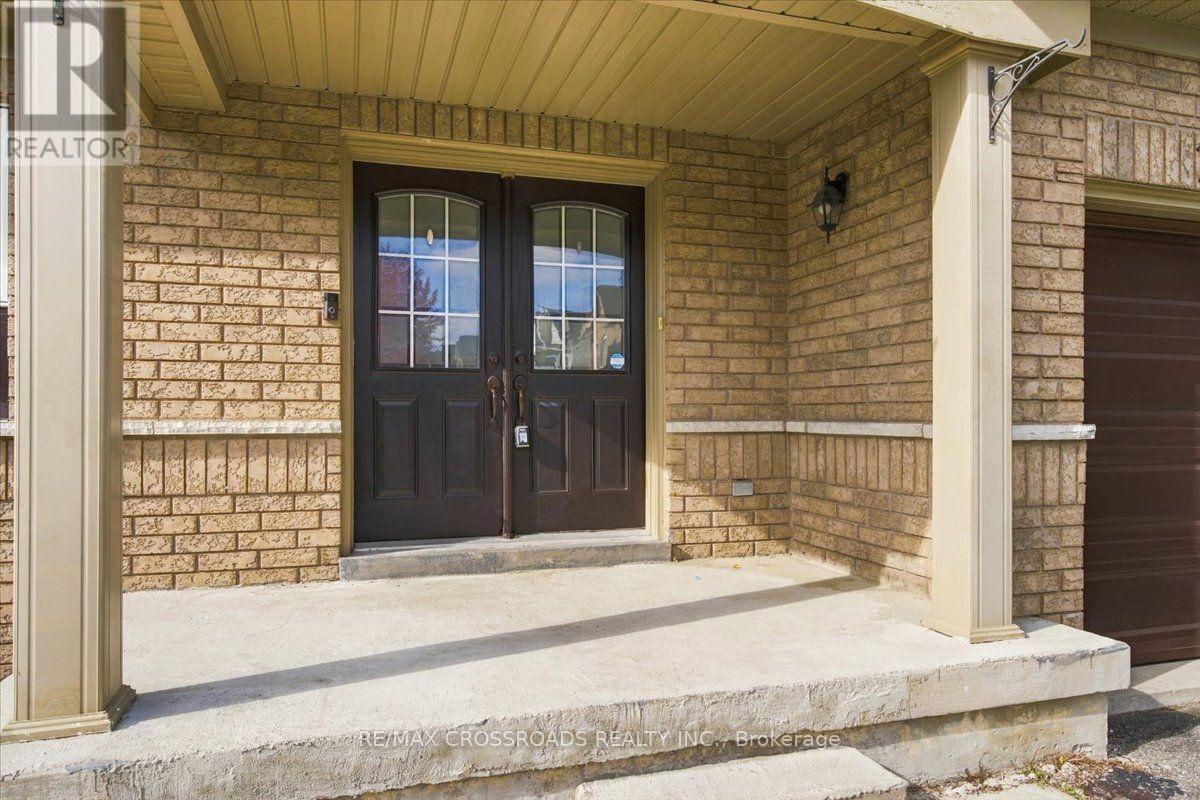 1220 Langley Circle, Oshawa, ON photo 2