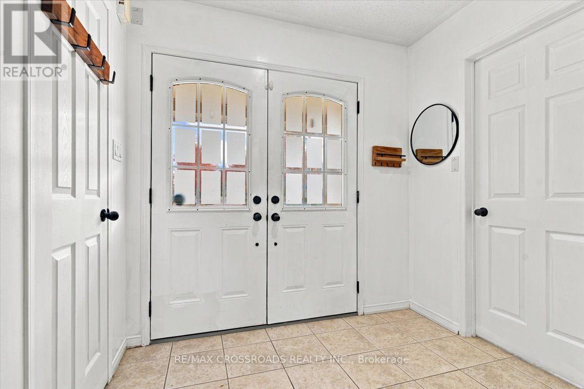 1220 Langley Circle, Oshawa, ON photo 3