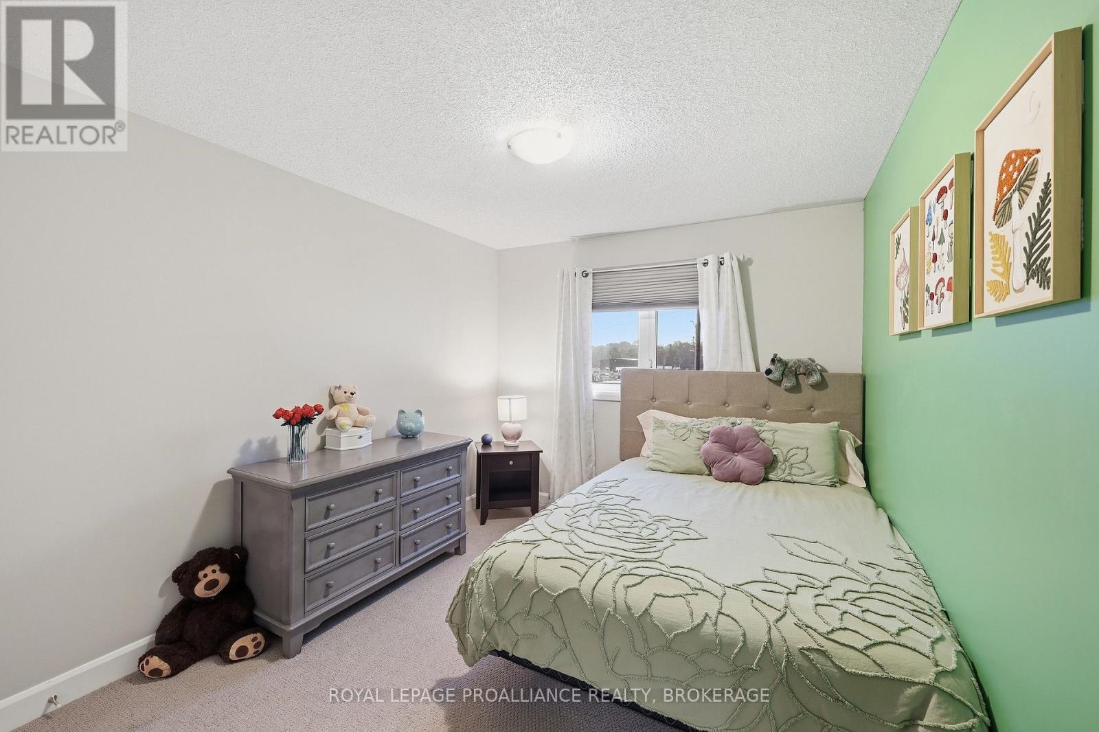 1205 MAX CRESCENT - 32