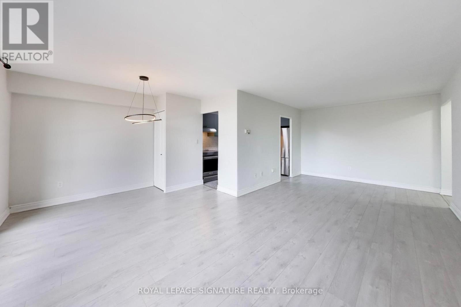 1 Massey Square — photo 16