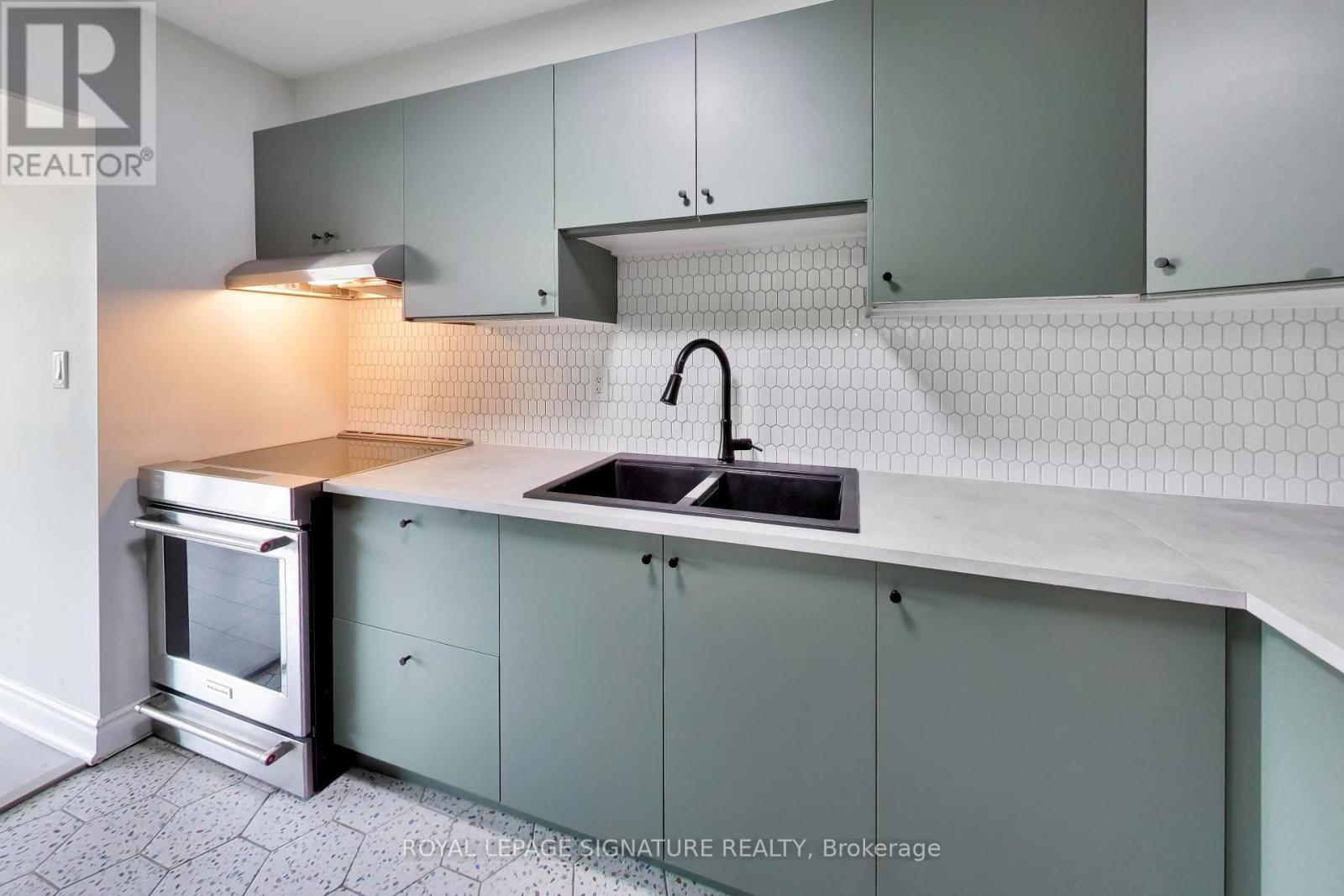1 Massey Square — photo 24