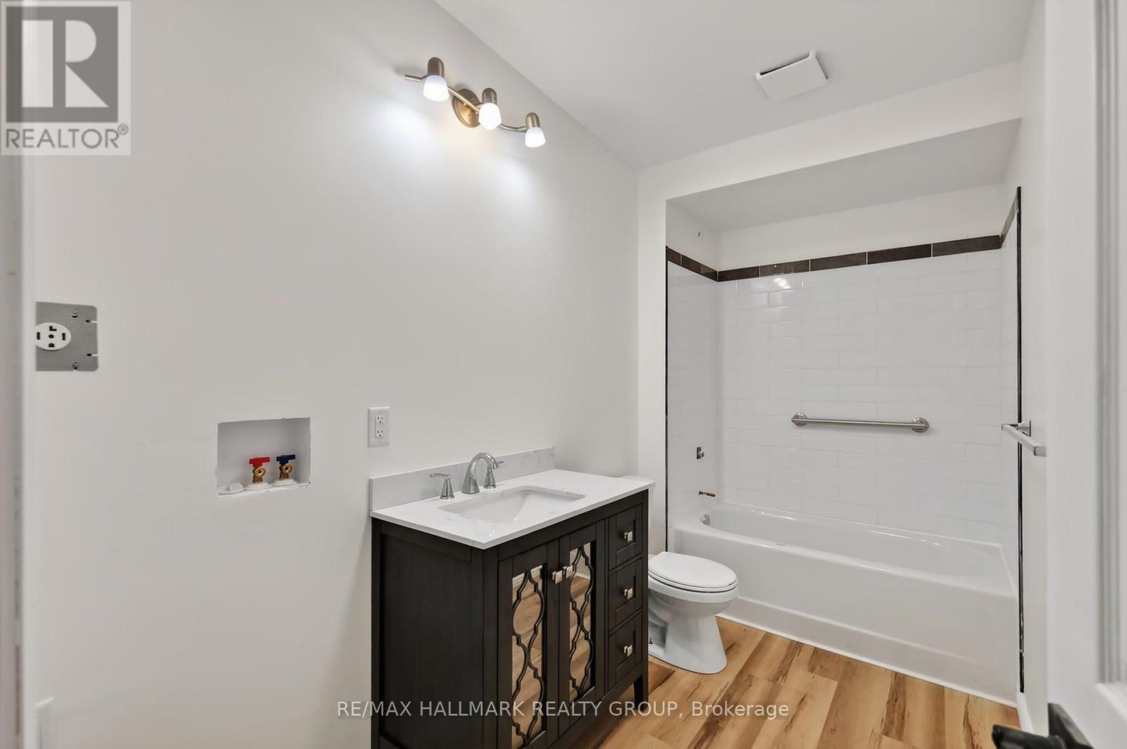 128 Bonnechere Street North — photo 21