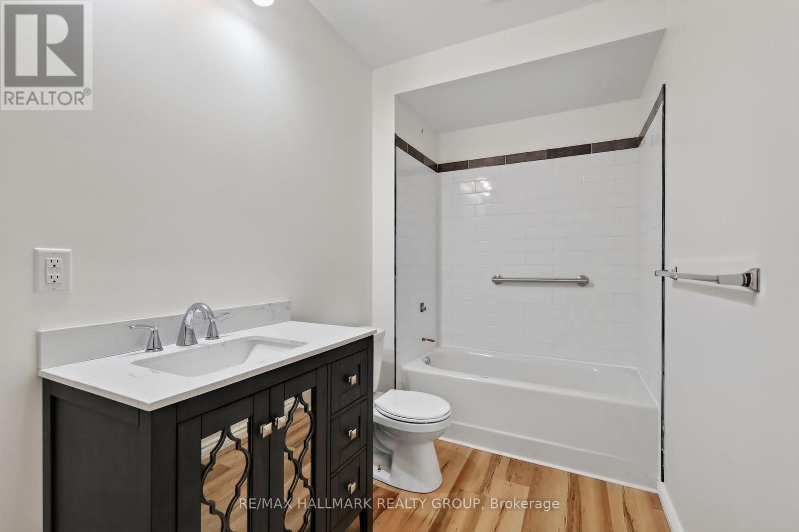 128 Bonnechere Street North — photo 22