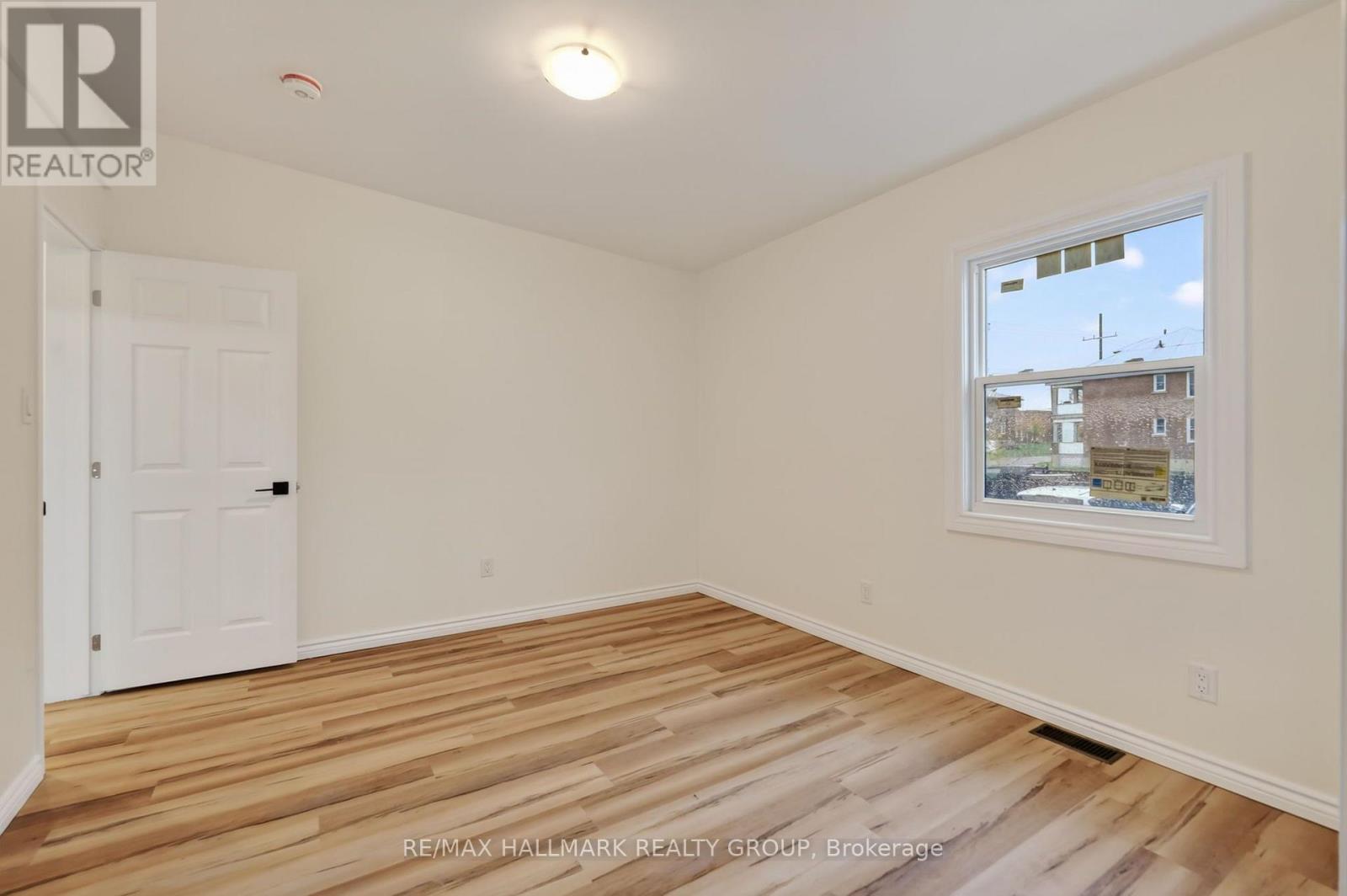 128 Bonnechere Street North — photo 28