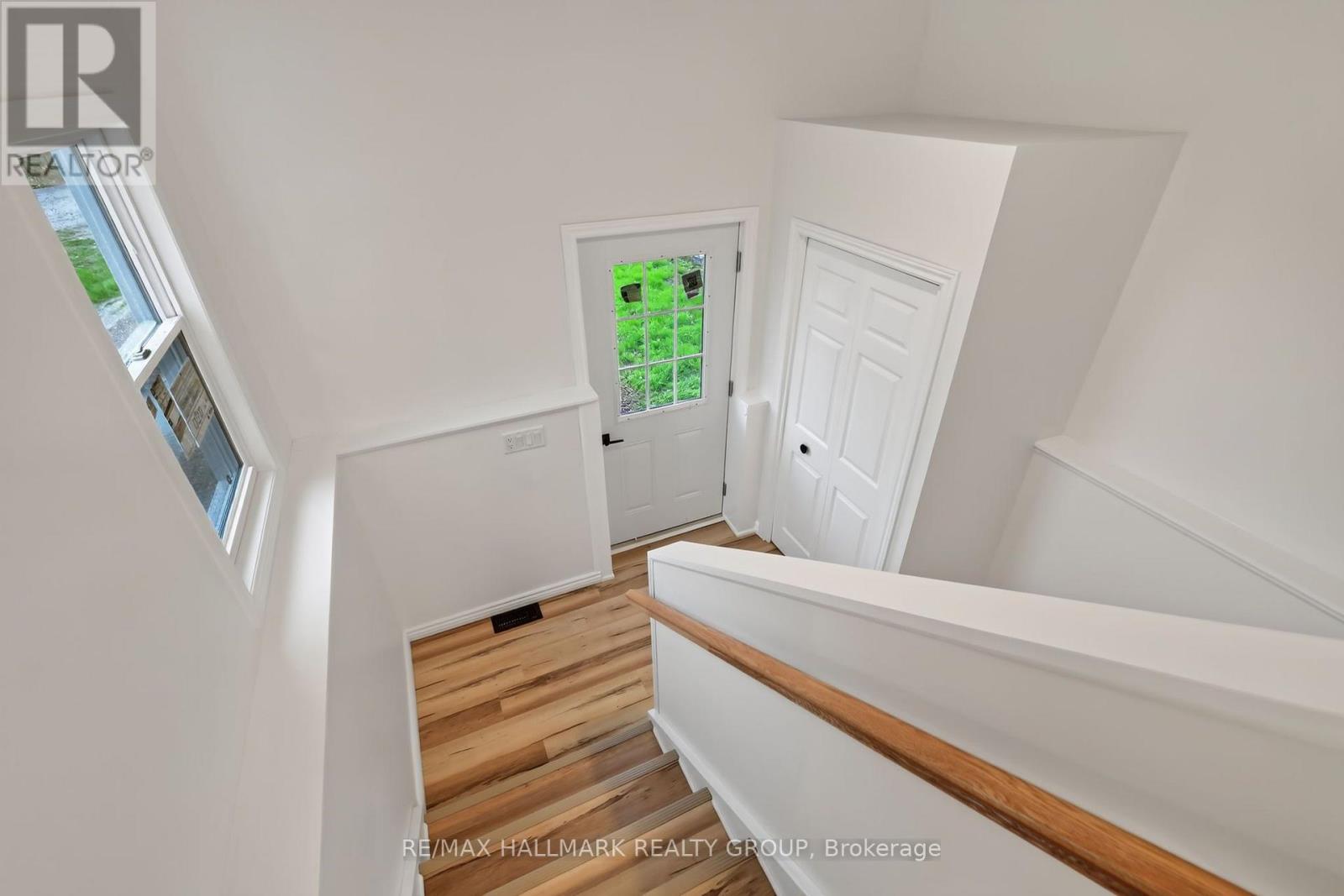 128 BONNECHERE STREET N - 33