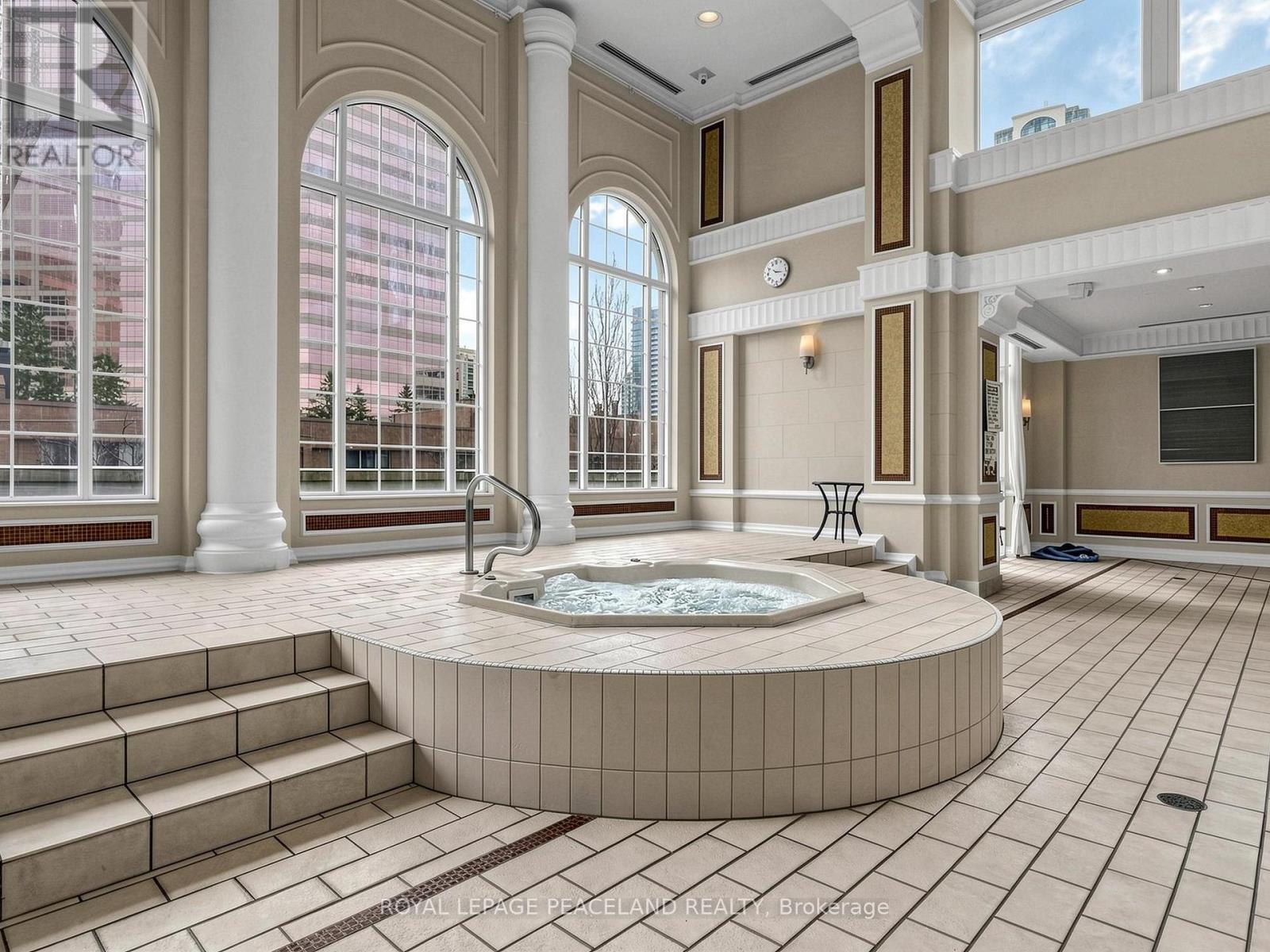 #2326 25 GREENVIEW AVENUE - 37