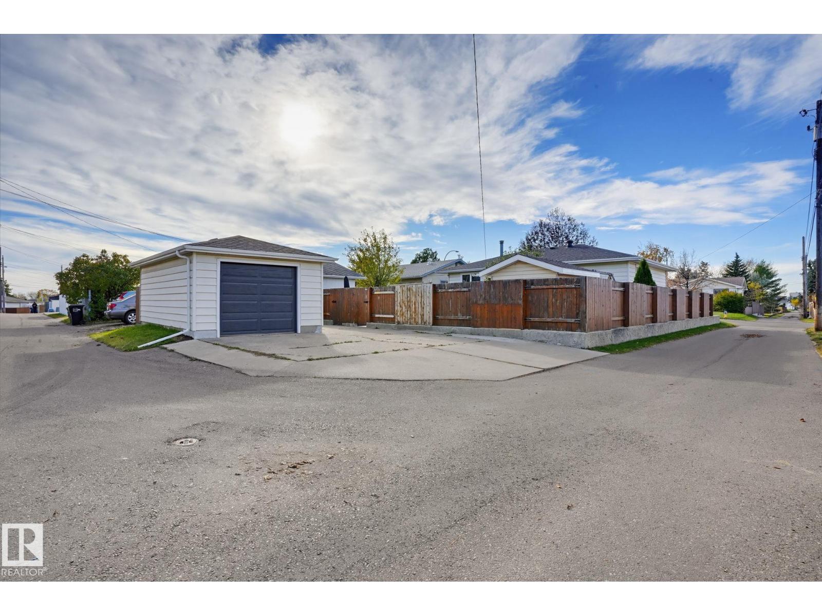 13547 90 Street NW, photo 34