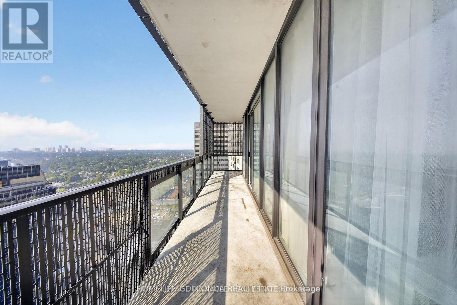 8 Eglinton Avenue East — photo 22
