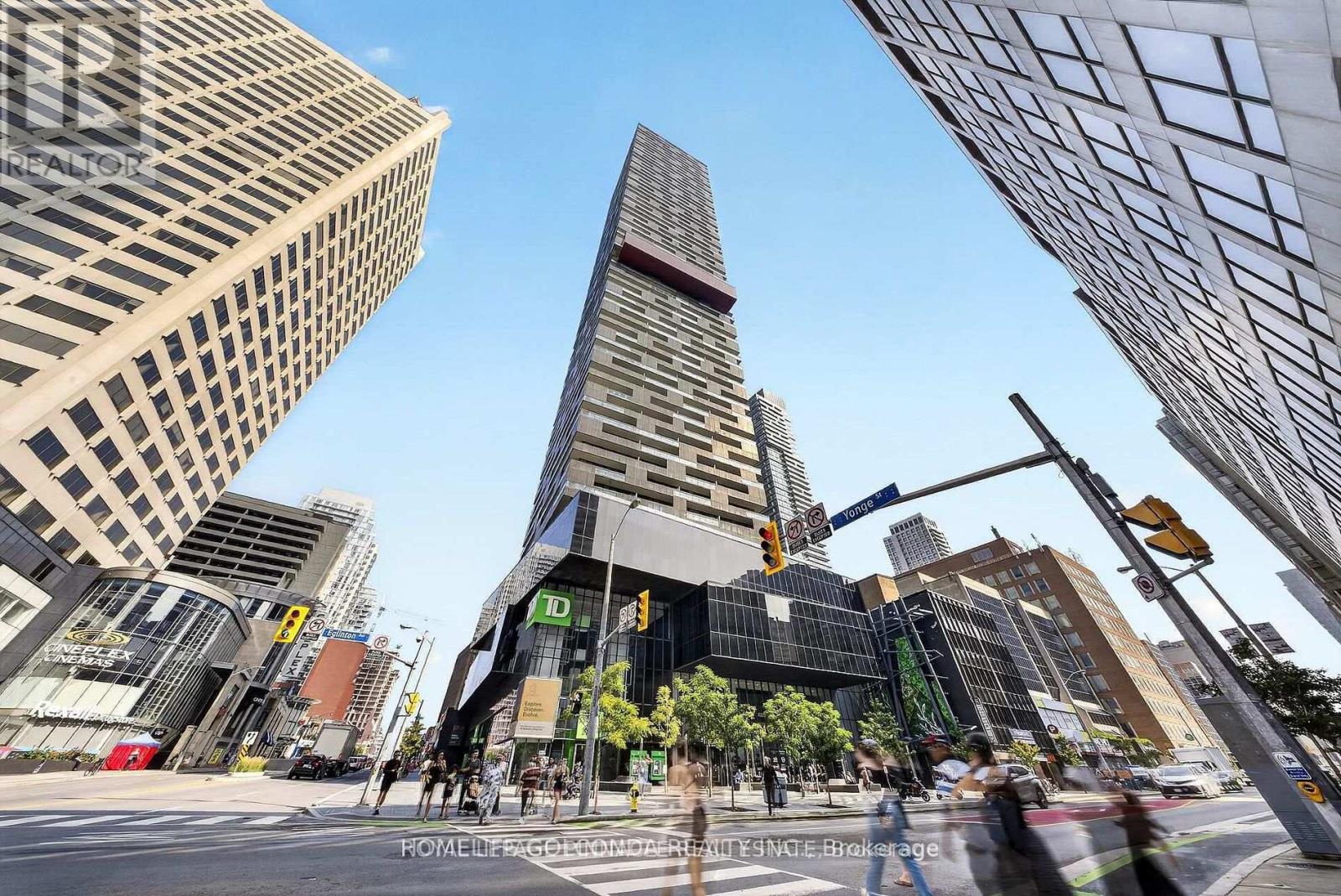 8 Eglinton Avenue East — photo 24