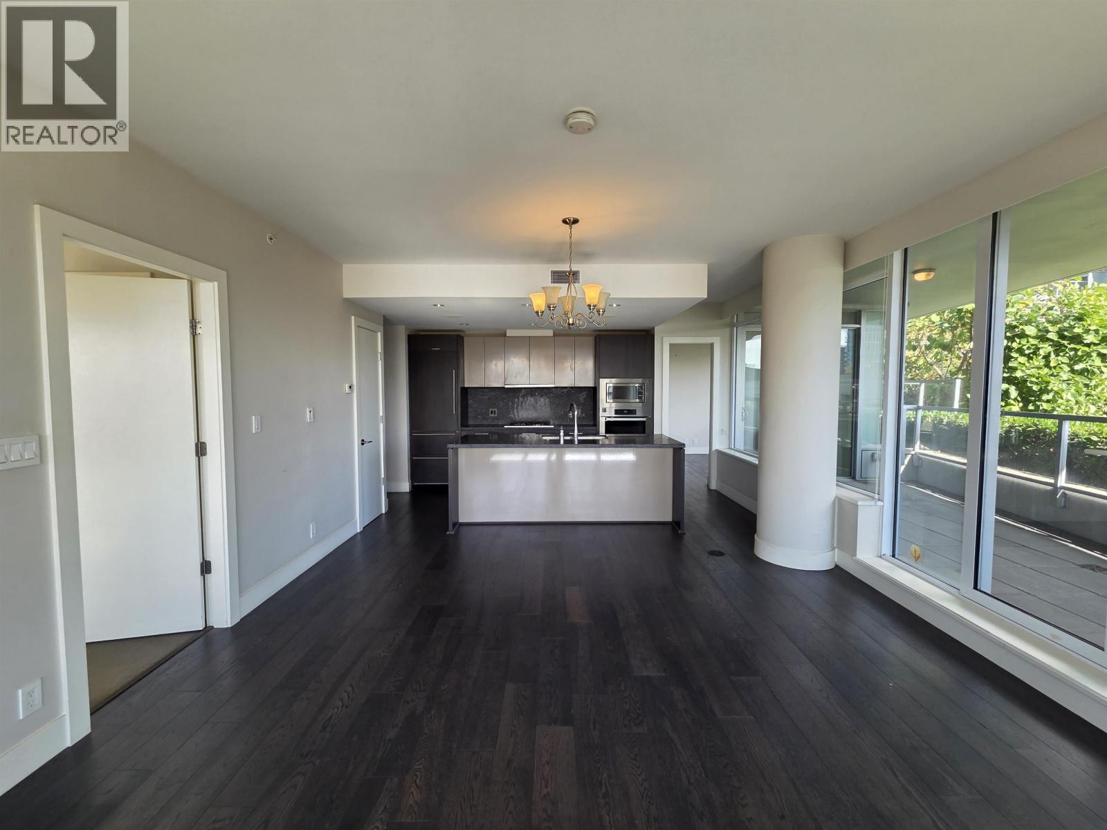 100 888 ARTHUR ERICKSON PLACE — photograph 4