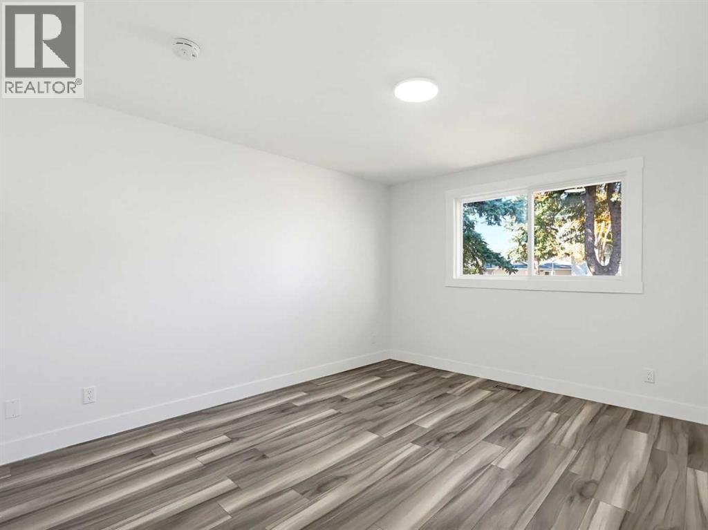 215 Rundlecairn Road NE - 12