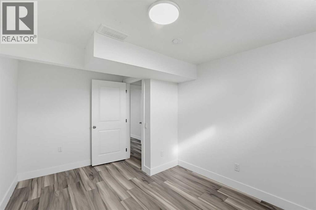 215 Rundlecairn Road NE - 22