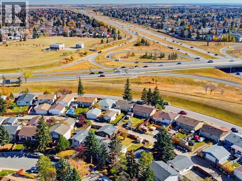 215 Rundlecairn Road NE - 36