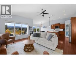 Living room - 10230 Teresa Road, Lake Country, BC V4V2N7 Photo 11